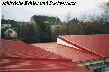 zahlreiche Kehlen und Dachvers�tze